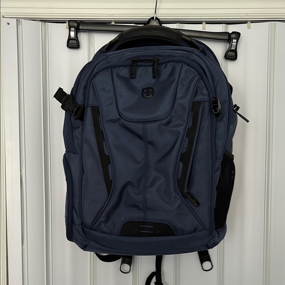 SwissGear The Travel Tech Elite USB ScanSmart Laptop Backpack - Picture 2 of 16